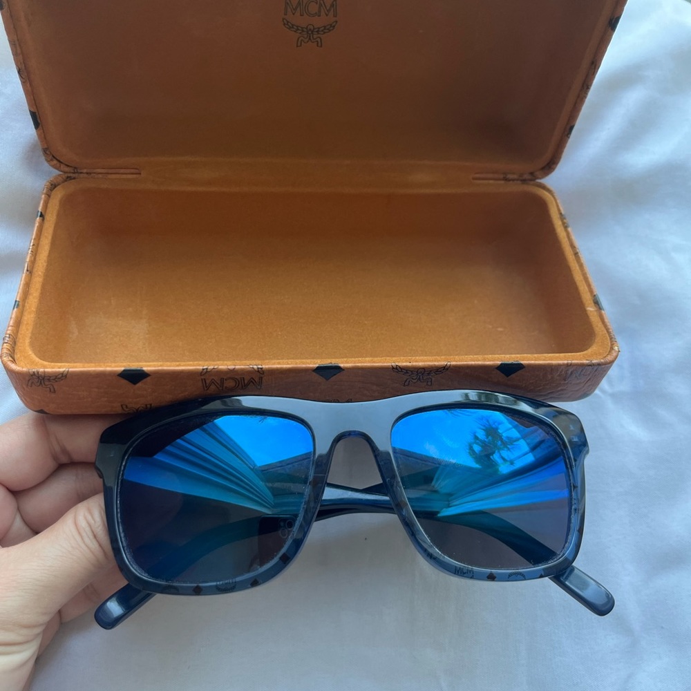 MCM Sunglass (PRICE FIRM❤️)